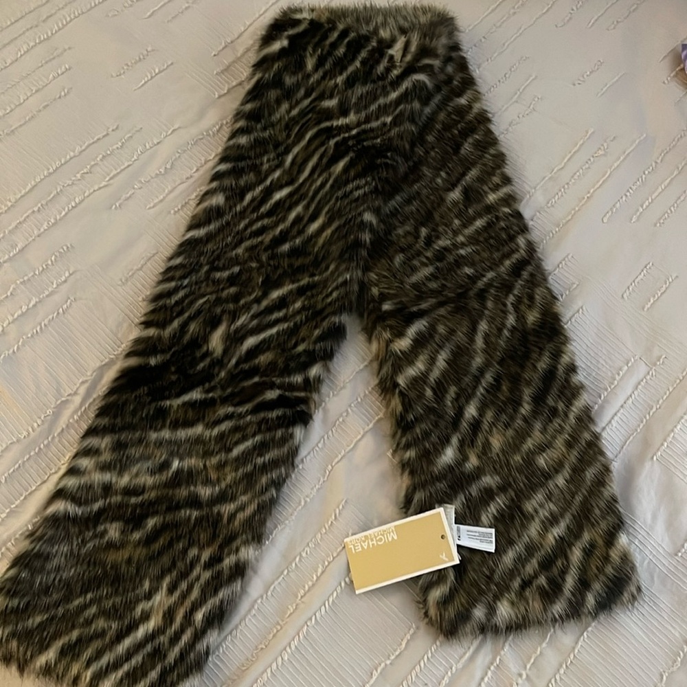 MICHAEL Michael Kors Tiger-Print Faux-Fur Pull-Through Scarf